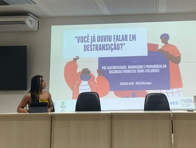 Sessão de comunicação oral de Maria Jussara