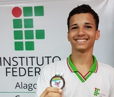 Pedro Carlos com a medalha de bronze