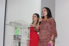 Docente de Atendimento Educacional Especializado do campus, Gilvaneide Santos, em seu pronunciamento no evento