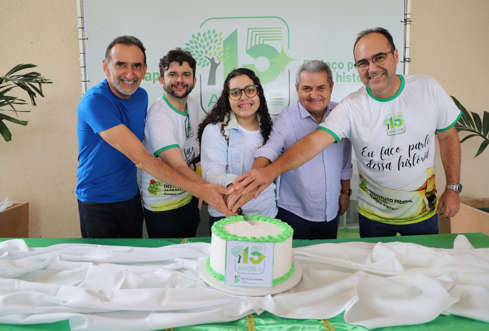 Comemoração contou com bolo de aniversário