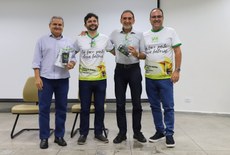 Professor Sérgio Teixeira, o diretor Augusto de Oliveira, o reitor Carlos Guedes e o ex-diretor Fábio Ribeiro