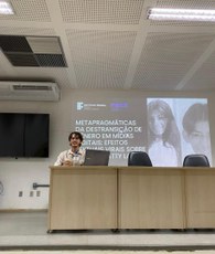 Vitor Gabriel em apresentação de resultados de trabalho de pesquisa