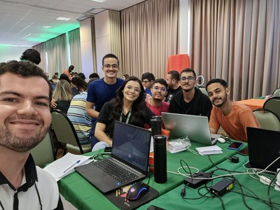 José Matheus (vermelho), Vinícios Rafael (preto), Lucas Gabryel (azul), Marcos Vinicius (branco) e Felipe de Almeida (laranja) integraram a equipe vencedora da competição