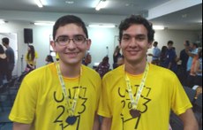 Eduardo Correa e Valdinei Santos quando receberam a medalha de prata referente ao resultado de 2016