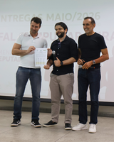 Da esquerda à direita, deputado Daniel Barbosa, diretor-geral Augusto Oliveira e reitor Carlos Guedes