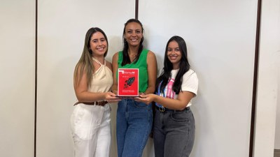 Vitória Marques divide as funções com Andrea Oliveira e Lívia Viana na Ad Tech.jpeg