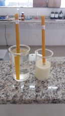 Foram realizados testes de acidez e resistência em diferentes líquidos.jpg