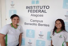 Representantes da comissão eleitoral Maria Fernanda Lima e Ketulli Gabrieli anunciam o edital que regula as eleições. As inscrições da chapa que começa nesta segunda-feira (13/11)