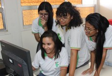 Alunas desenvolveram um documentário sobre os efeitos dos materiais plásticos decartados no ambiente