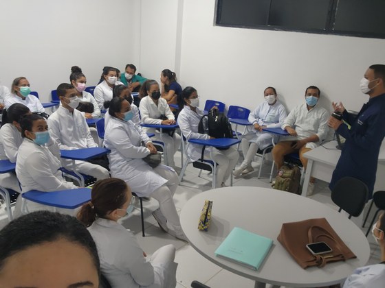 Estudantes do Ifal são recepcionado pelo coordenador-geral da equipe de Enfermagem