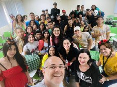 Estudantes e organizadores do projeto