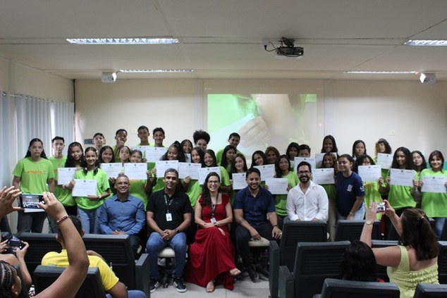 Ifal  Benedito Bentes certifica alunos do programa Partiu IF