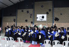 Estudantes comemoram conclusão do curso no Campus Benedito Bentes
