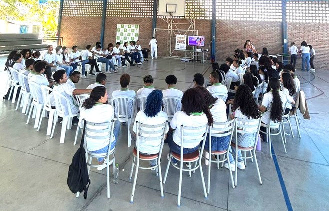 Lançamento de livro, oficina e debates marcam segundo dia da Semana da Mulher do Campus Benedito Bentes