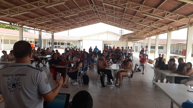 Participação das mães, pais e responsáveis no encontro com os docentes