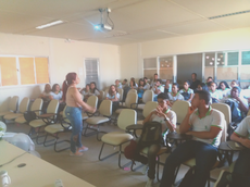 Professora Ana Karla orienta alunos  sobre participação no Desafio Tecnológico Ifal-Sebrae