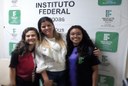 Professora Kahia Leite com as alunas Isis Caminha e Júlia Emily vencedoras do concurso de Redação do Instituto Chamex.
