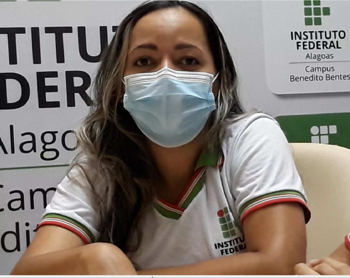 Éwila Alves vai conciliar a Enfermagem com a Fonoaudiologia