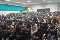 Estudantes e servidores participam de roda de conversa conduzida pelo Coletivo Audiovisual Wakonã