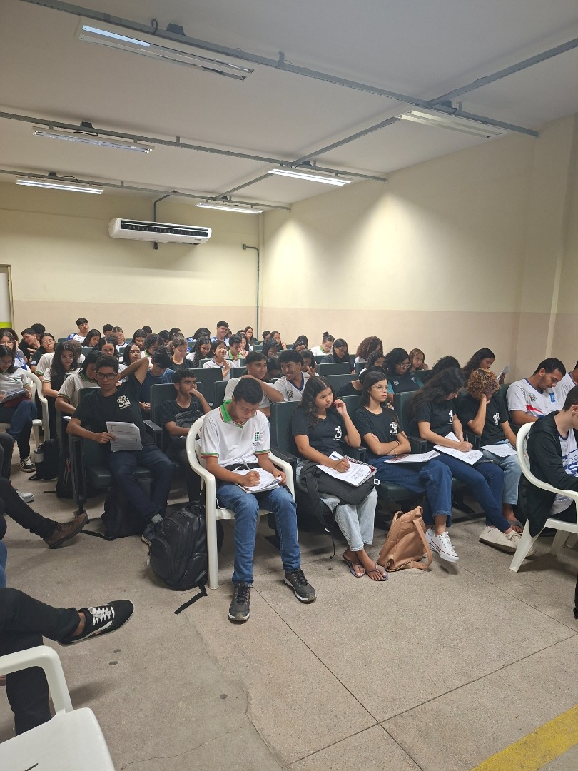 Atividade de extensão do PIBID - Química já atendeu 70 alunos de escolas públicas de Maceió