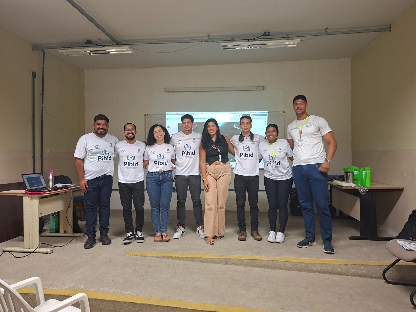 Iniciativa é de alunos e professores do Pibid Química