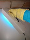 A luminária Direct UV funciona como um "scanner" que varre o vírus e o destrói, removendo-o das superfícies