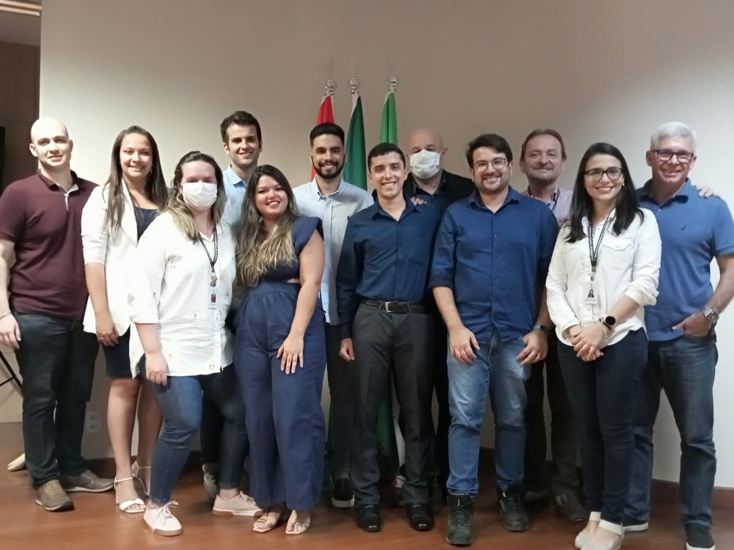 Bacharéis em Sistemas de Informação e Engenharia Civil com professores do Campus Maceió e o diretor Damião Augusto