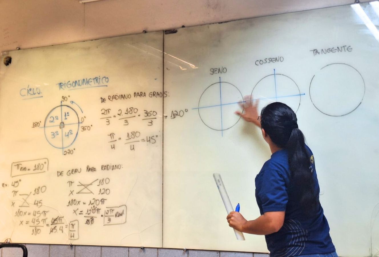 Stheffanie Louise deu aulas como regente em uma turma do primeiro ano do ensino médio do Ifal durante o  Programa Residência Pedagógica (PRP)