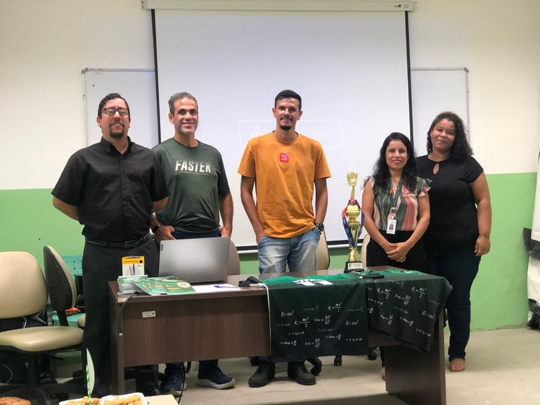 Dia do Físico é celebrado por estudantes de Licenciatura em Física do Campus Maceió