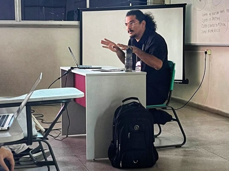 Ednilson Gomes Matias e Otávio Monteiro Pereira apresentaram pesquisa na área do ensino de Filosofia