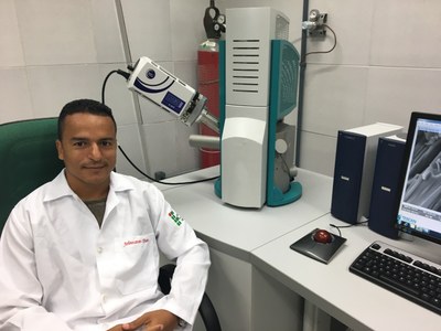 Reconhecido por uma produção científica de destaque em volume e qualidade editorial, o pesquisador transforma conhecimento básico em inovação aplicada nas áreas da saúde pública, sustentabilidade ambiental e biodiversidade alagoana. Sua trajetória fortalece o papel do Instituto Federal de Alagoas como referência em pesquisa e na captação de recursos para ampliar a infraestrutura científica.