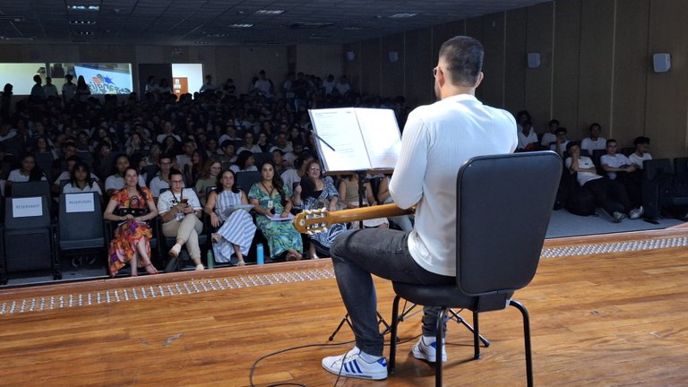 Espanglish reúne dança, música e poesia em mostra cultural no campus Maceió Espanglish reúne dança, música e poesia em mostra cultural no campus Maceió