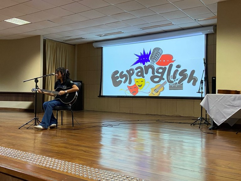 Espanglish reúne dança, música e poesia em mostra cultural no campus Maceió Espanglish reúne dança, música e poesia em mostra cultural no campus Maceió