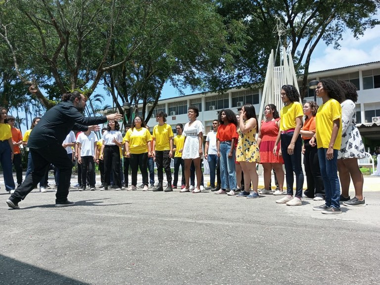 Coro Jovem do Ifal fez apresentação durante a entrega do Memorial à Esperança e à Vida