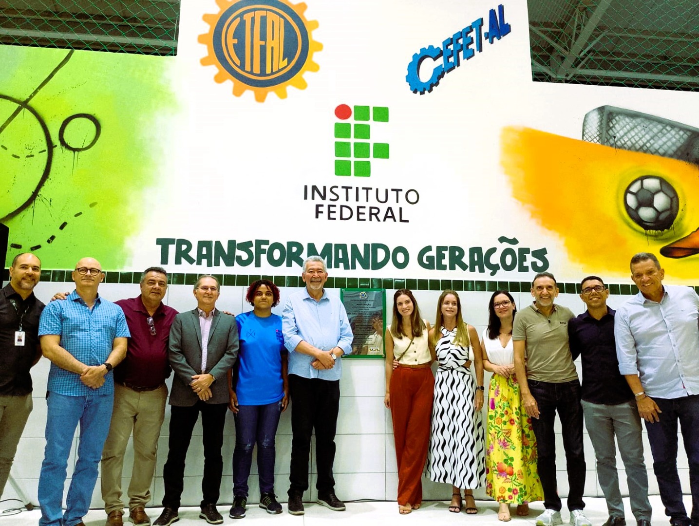 Equipe do Ifal e familiares do professor Jorge Henrique Xavier Barreto  em solenidade de inauguração