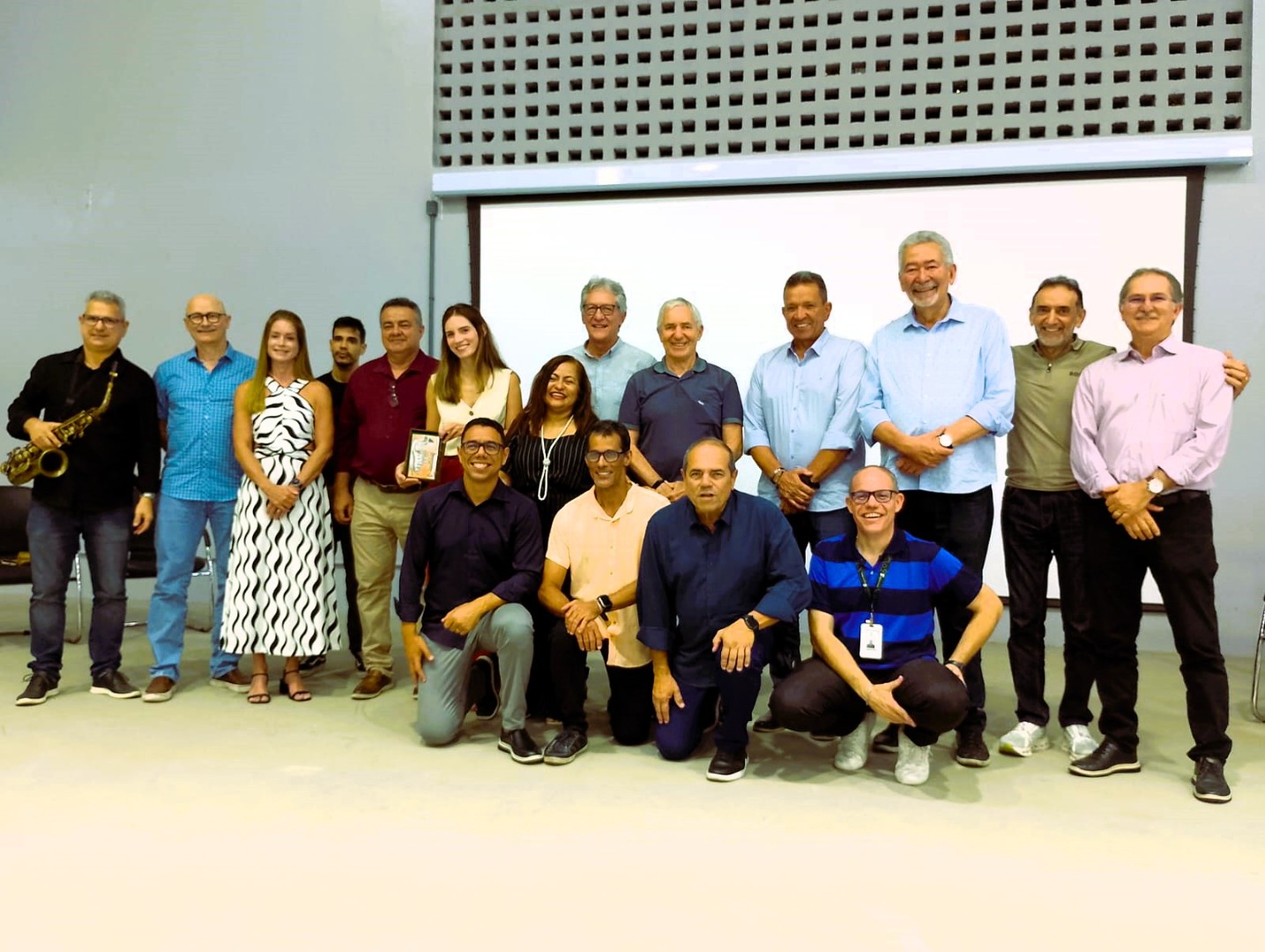 Equipe do Ifal e familiares do professor Jorge Henrique Xavier Barreto  em solenidade de inauguração