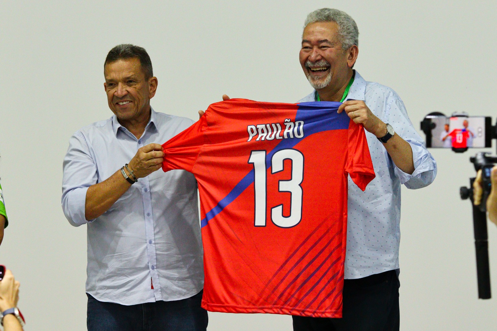 Paulão foi homenageado pela equipe de Educação Física e gestores do campus