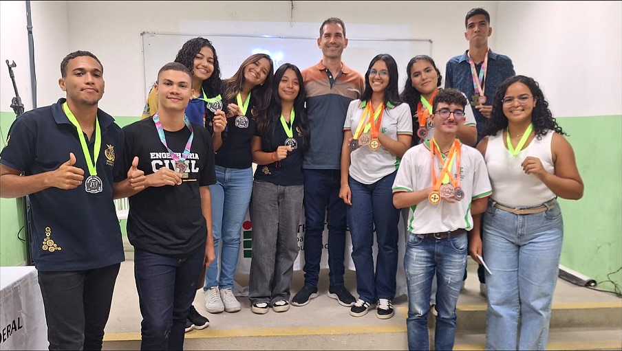 Alunos de diversas turmas e cursos dio ensino médio foram medalhistas