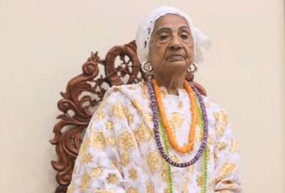 A Mãe Mirian - Yabinan recebeu o título de Doutora Honoris Causa. Reconhecida como a yalorixá mais antiga de Alagoas em plena atividade, a homenagem celebra sua dedicação e energia na preservação dos cultos ancestrais afro-brasileiros.