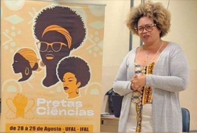 pretas (3).jpg O tema do letramento racial da escravização até os dias atuais foi explorado pela presidenta do Conselho Estadual de Promoção Salete Bernardo, professora da Uncisal