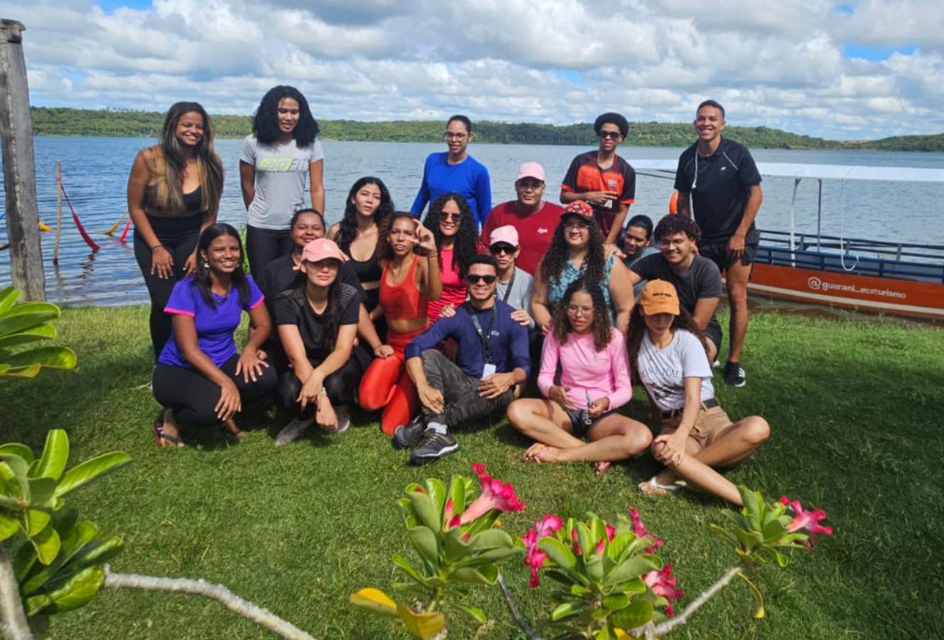 Alunos e docentes de Gestão de Turismo promovem educação ambiental em ação comunitária