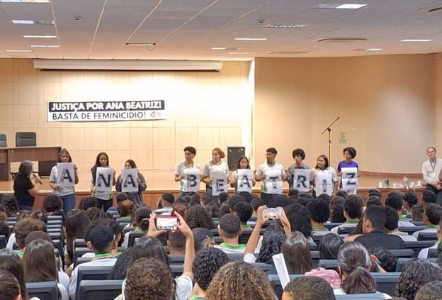 Repúdio ao feminicídio e justiça por Ana Beatriz: Ifal Maceió se mobiliza em ato de protesto e debate