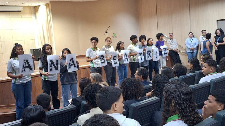 Estudantes do campus homenagearam a jovem