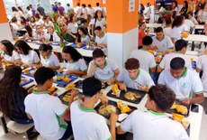 SANE promove almoço e jantar comemorativos para alunos atendidos
