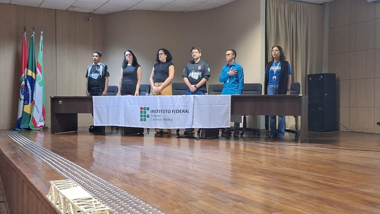 Gestores e professores do campus fizeram parte da mesa de honra