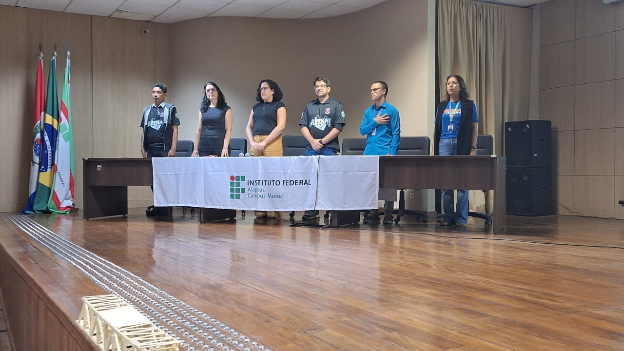 Gestores e professores do campus fizeram parte da mesa de honra