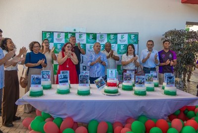 Foram 15 bolos contando a história por fotos