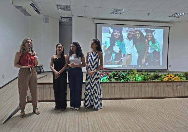 Discursos emocionados marcaram homenagem ao professor Jefferson