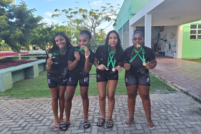 Alunas medalhistas nos jogos internos do Ifal Maragogi 2024.jpg