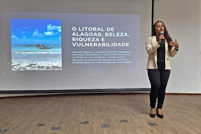 Maria Eduarda Nascimento.jpg Egressa Maria Eduarda palestrando